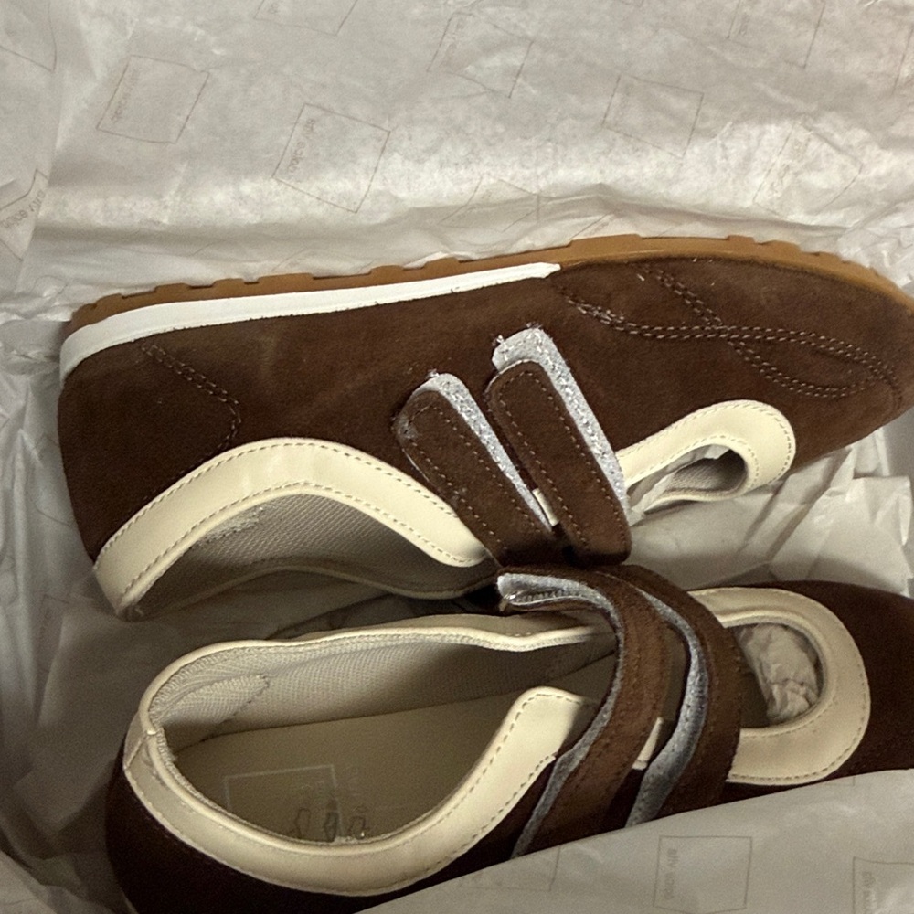 Dolce Vita swan DK Brown Shoe - Picture 2 of 6